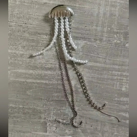 Jellyfish Silver Pearl Brooch - Picture 9 of 14